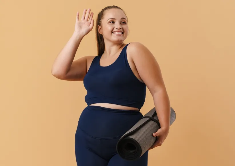 young woman wearing sport suit gesturing while pos utc